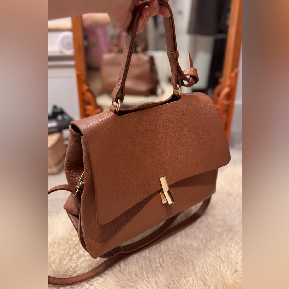 Italian leather handbag. Removable shoulder strap